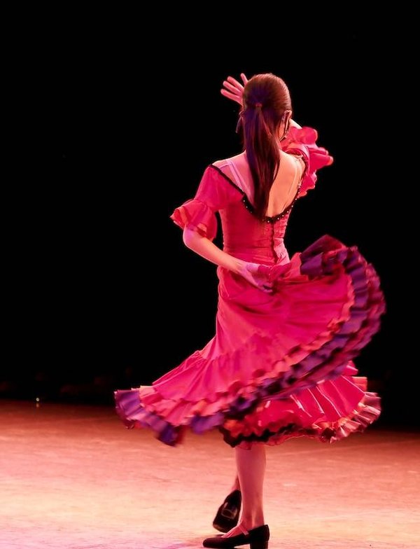 Quels sont les équipements et les tenues nécessaires pour la danse comme sport ?